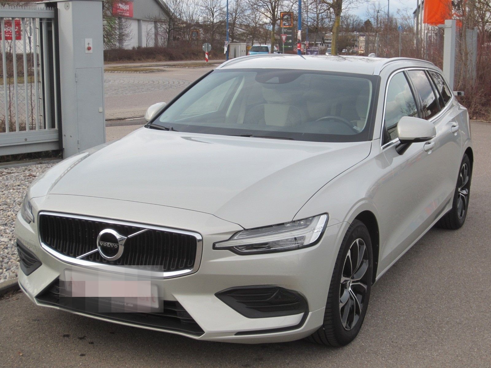 Volvo V60 D4 Momentum foto 2