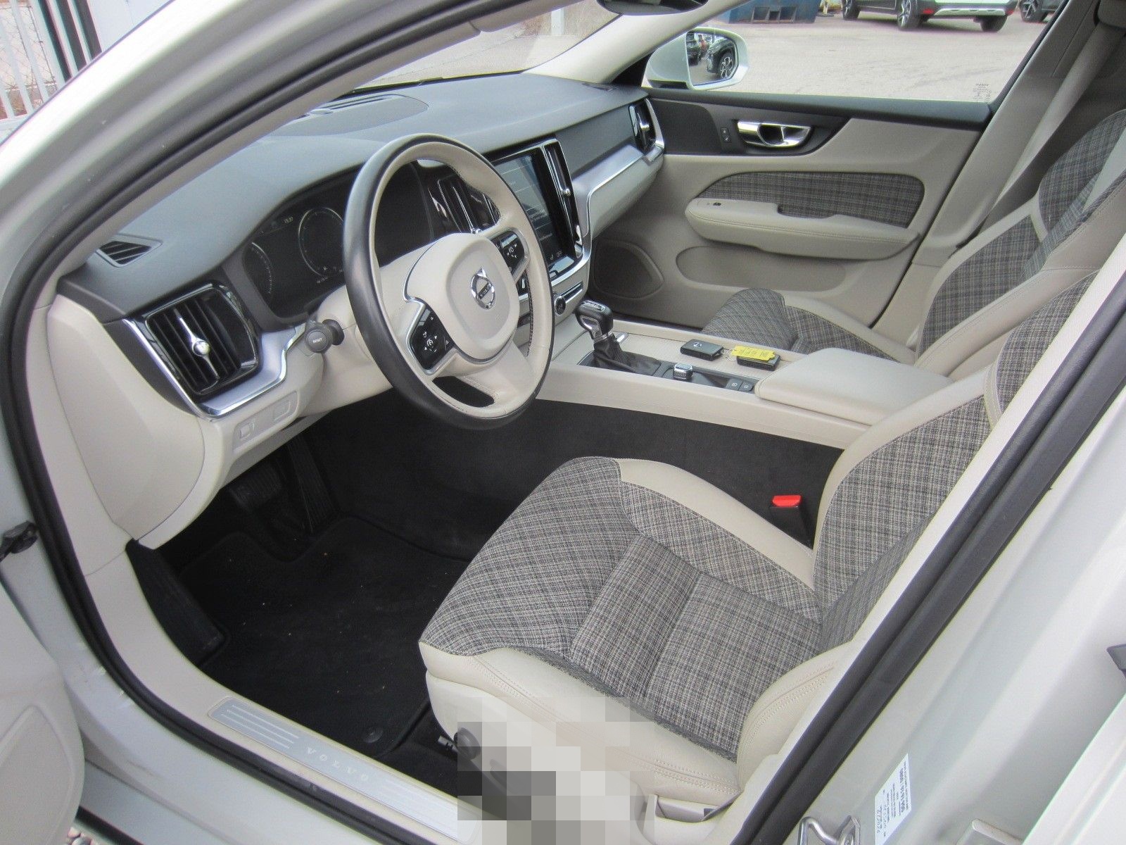 Volvo V60 D4 Momentum foto 15