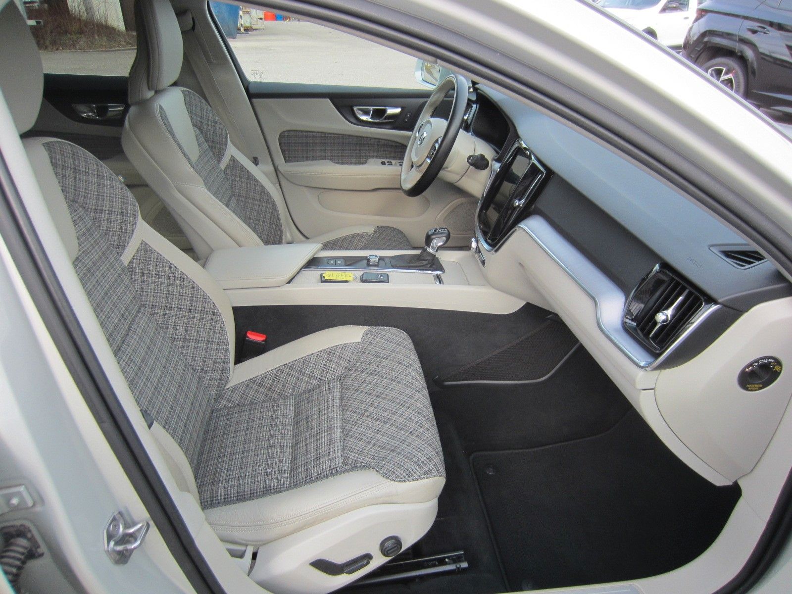 Volvo V60 D4 Momentum foto 6