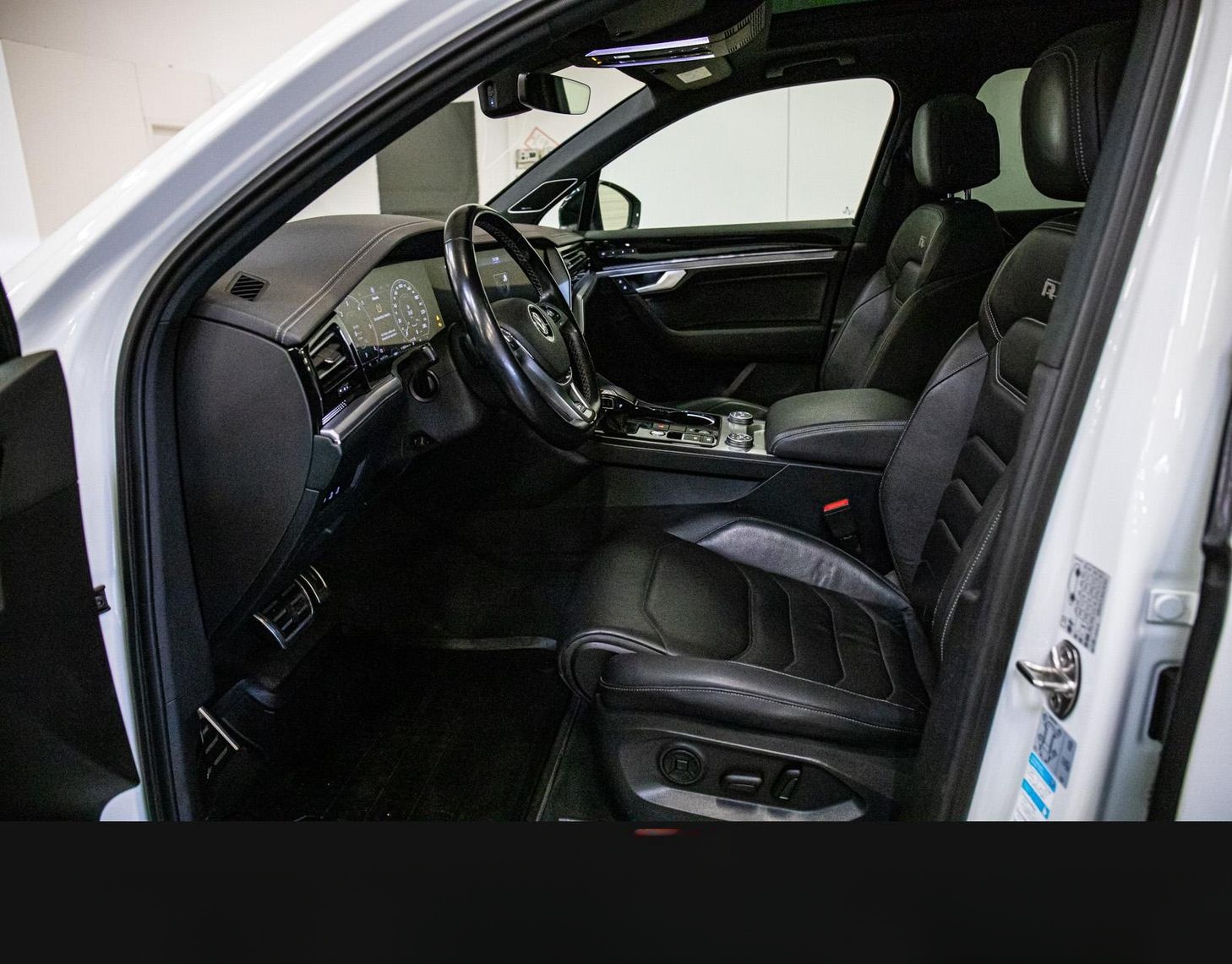 Volkswagen Touareg 3.0 TDI R-Line 4M MATRIX PANO STHZG 360° foto 10