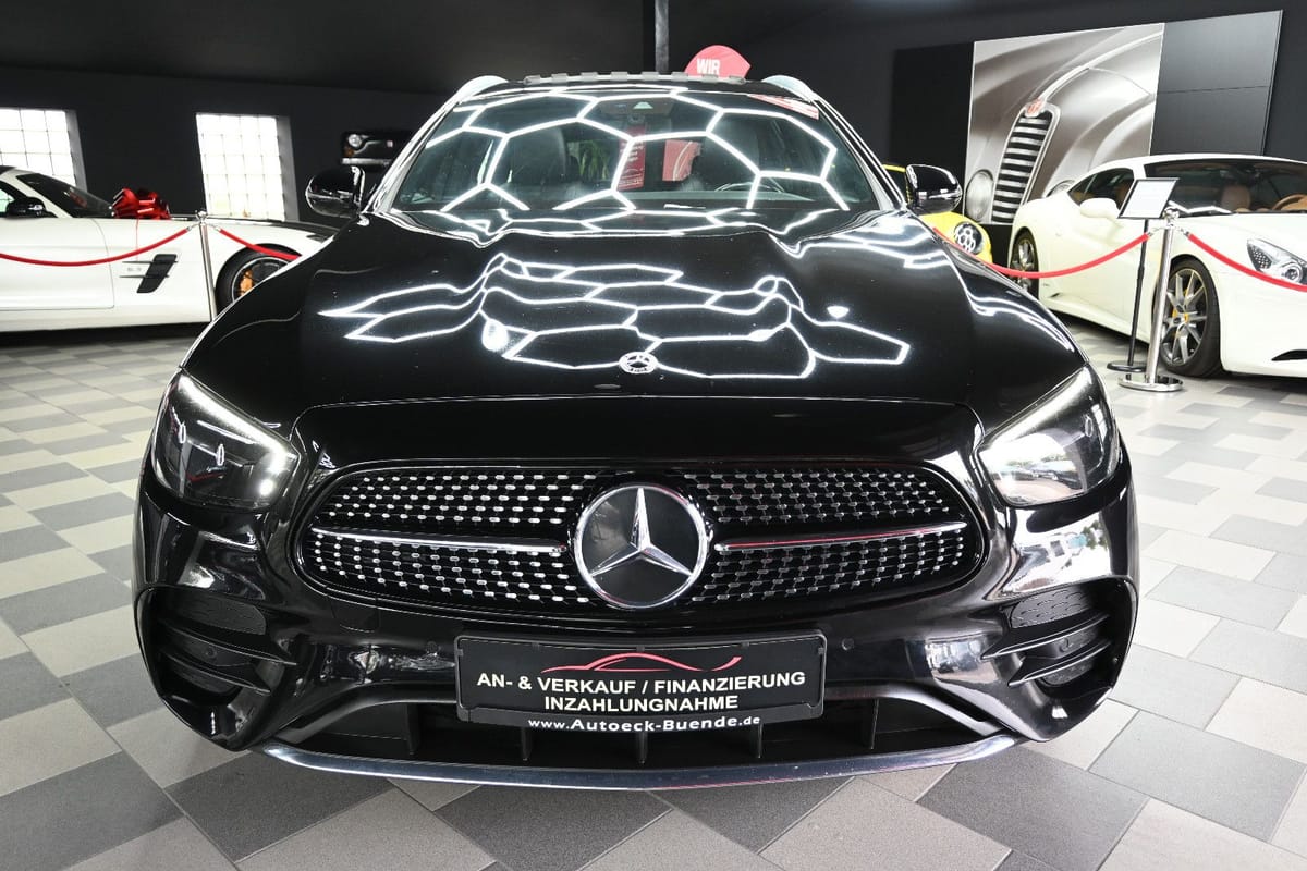 Mercedes-Benz E 220d AMG-Styling Pano DAB el.AHK Kam Keyless foto 3