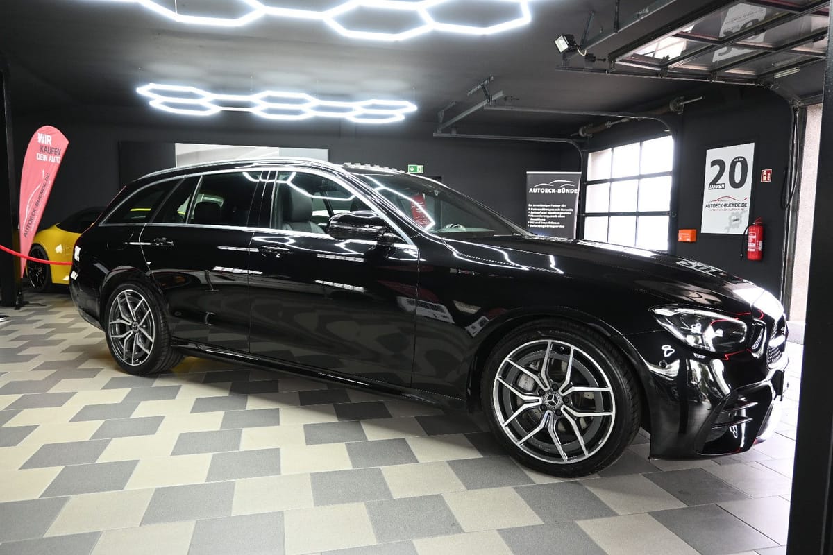 Mercedes-Benz E 220d AMG-Styling Pano DAB el.AHK Kam Keyless foto 4