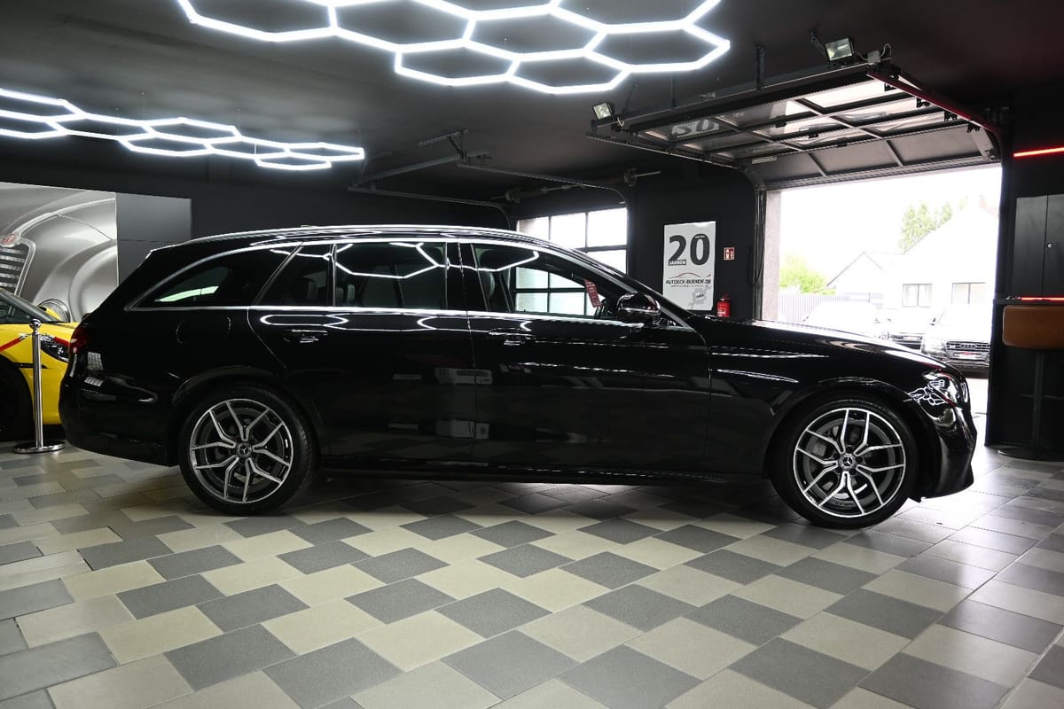 Mercedes-Benz E 220d AMG-Styling Pano DAB el.AHK Kam Keyless foto 5