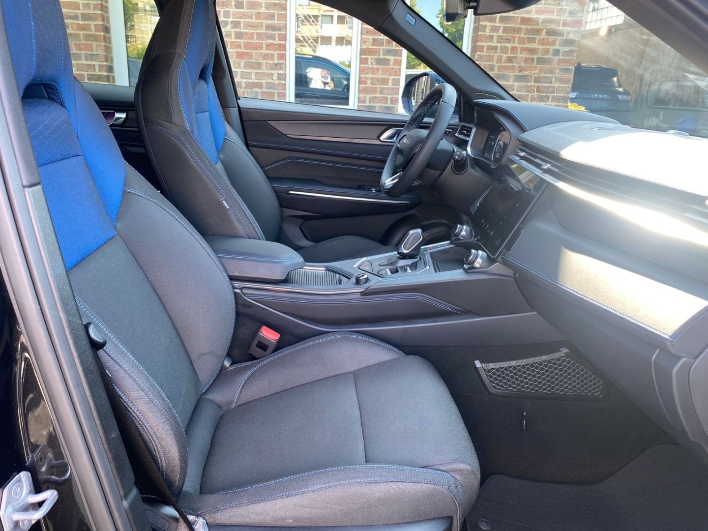 Lynk&Co 01 192kW El. Panodach Navi Memory Sitze Soundsys foto 18