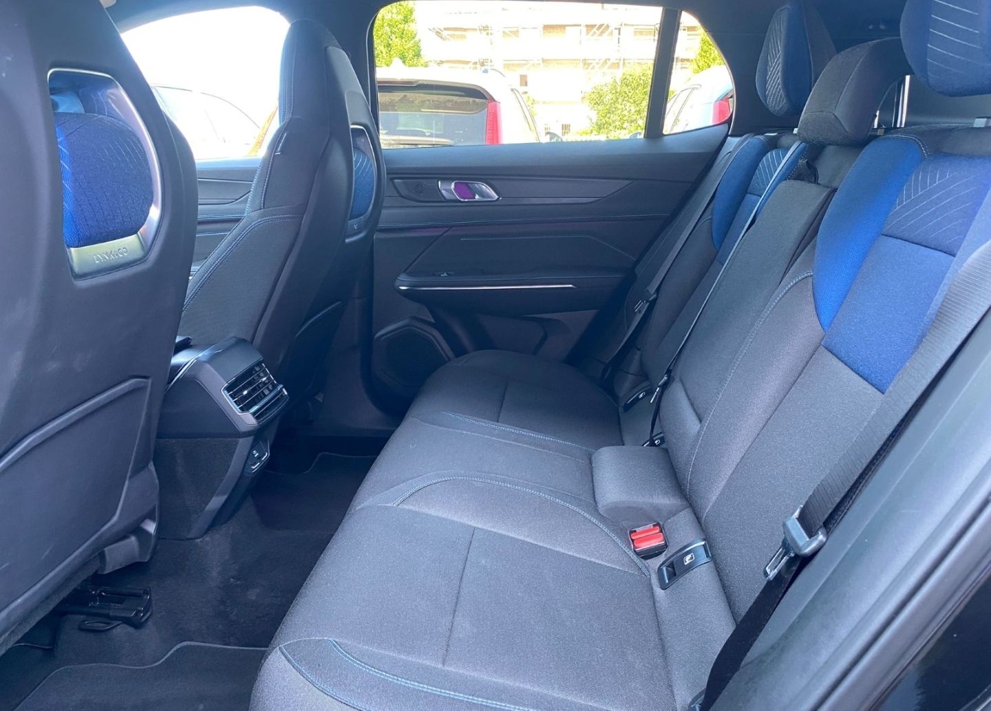 Lynk&Co 01 192kW El. Panodach Navi Memory Sitze Soundsys foto 19