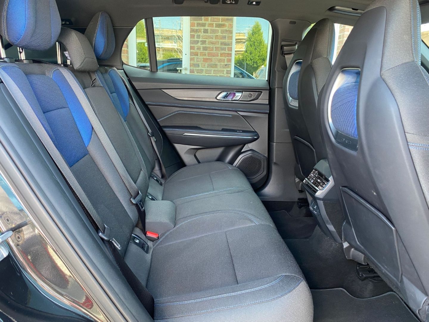 Lynk&Co 01 192kW El. Panodach Navi Memory Sitze Soundsys foto 20