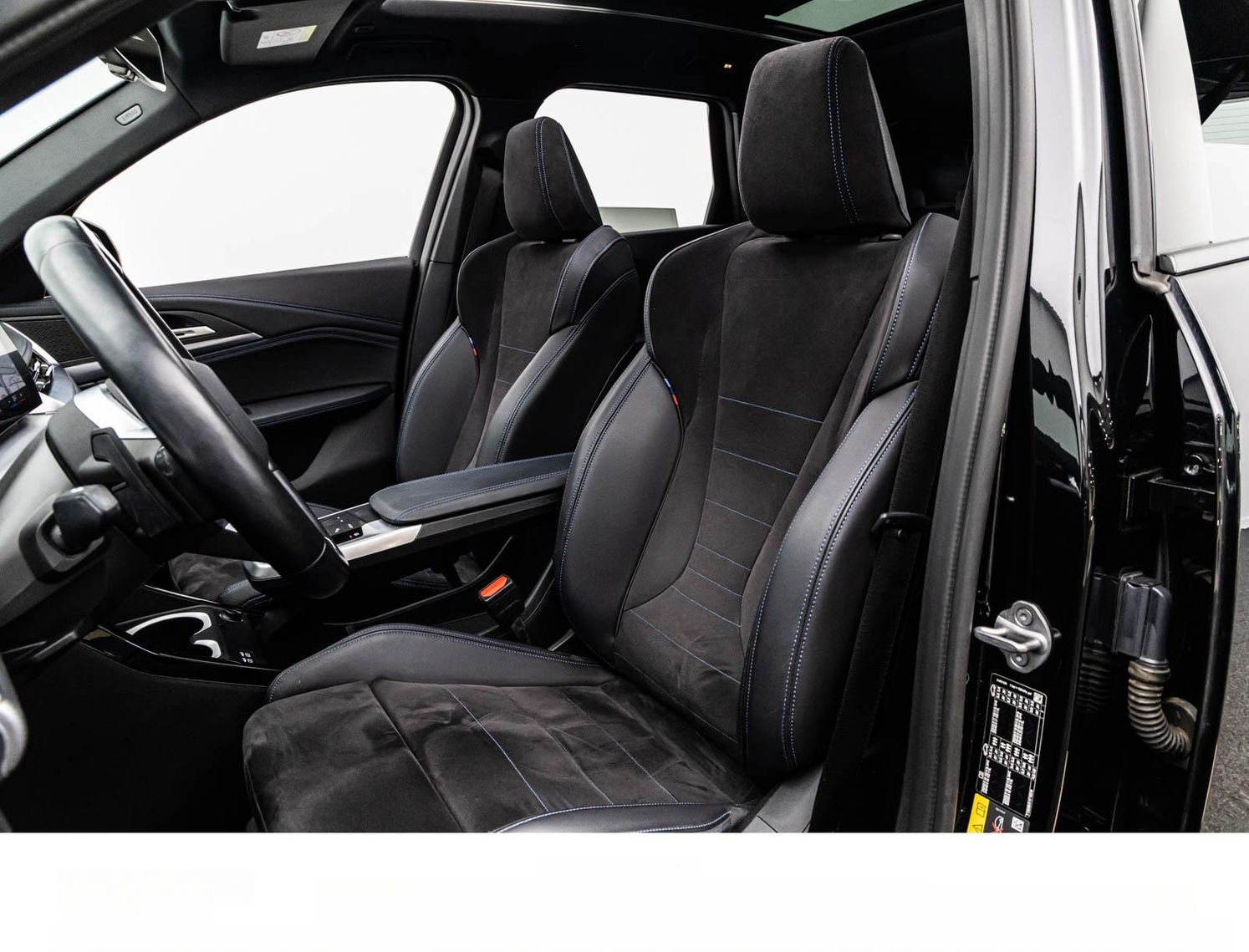 BMW iX1 30e xDRIVE M SPORT SHADOW/ACC/HuD/PANO/360° foto 15