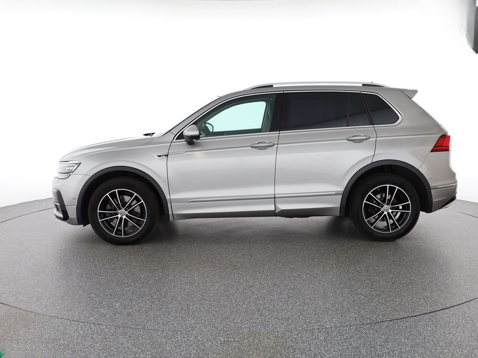 Volkswagen Tiguan 2.0 TSI 4M R LINE 360GRAD,MEMORY,STANDHZ foto 2