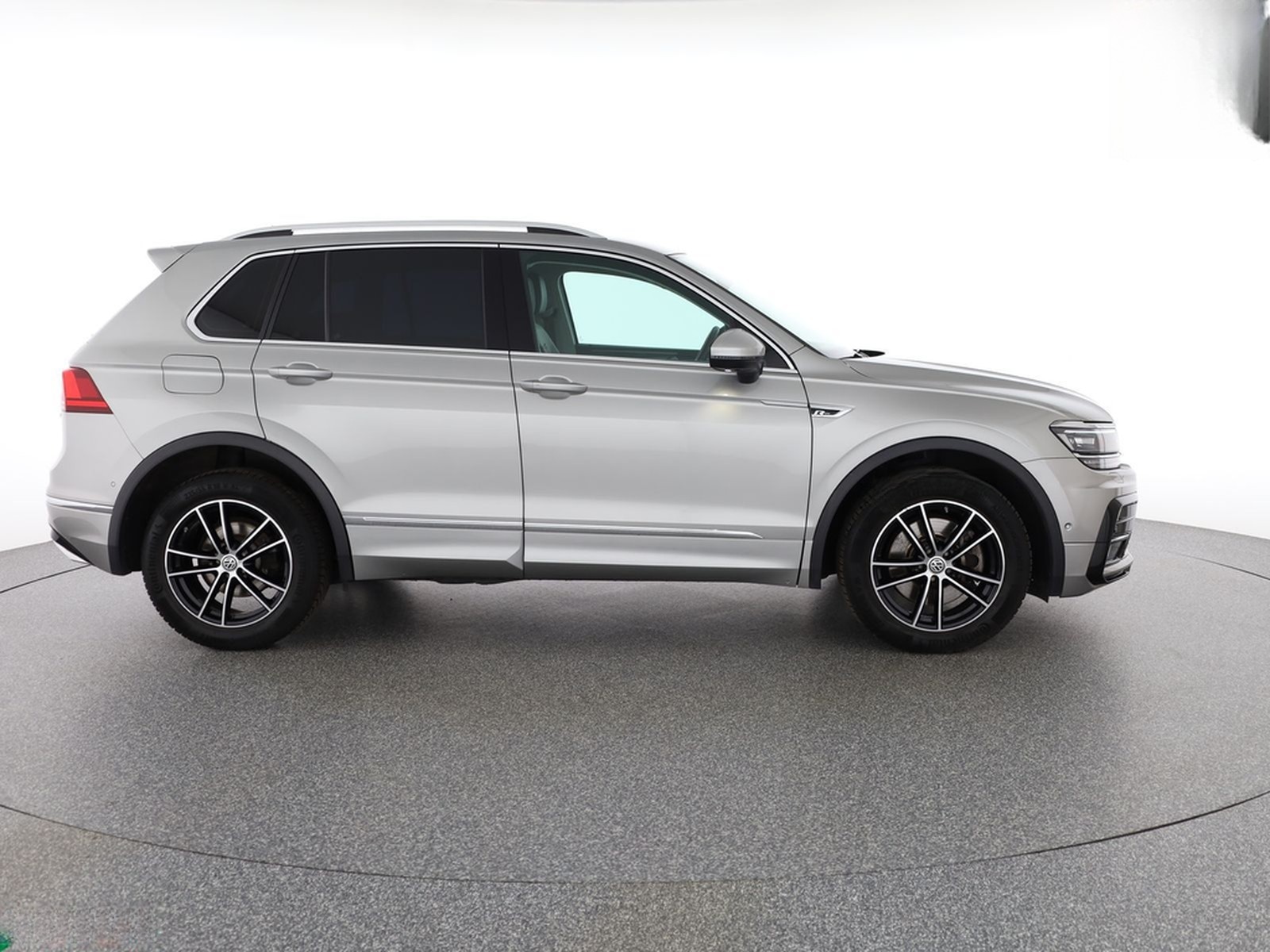 Volkswagen Tiguan 2.0 TSI 4M R LINE 360GRAD,MEMORY,STANDHZ foto 6