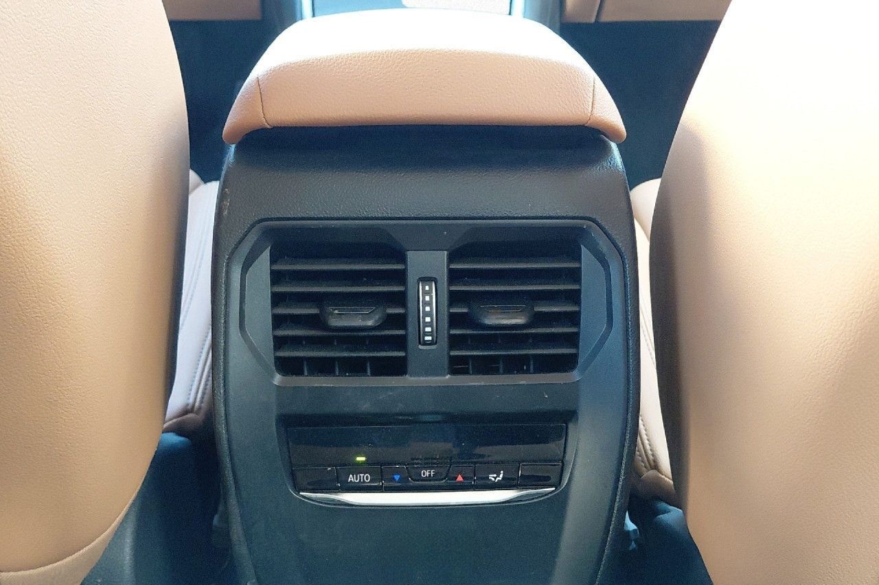 BMW 330i xDrive Touring foto 20