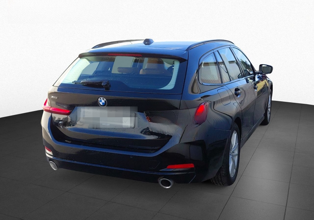 BMW 330i xDrive Touring foto 9