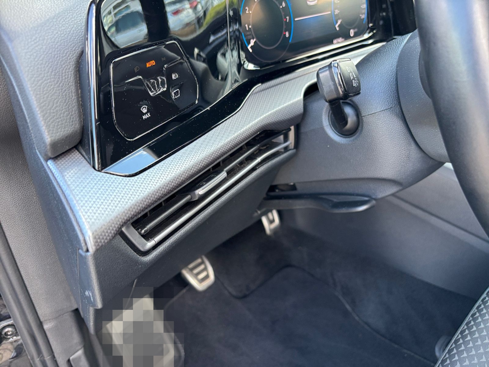 Volkswagen Golf VIII 1.5TSI Active LED AHK Navi APP Sitzhzg foto 13