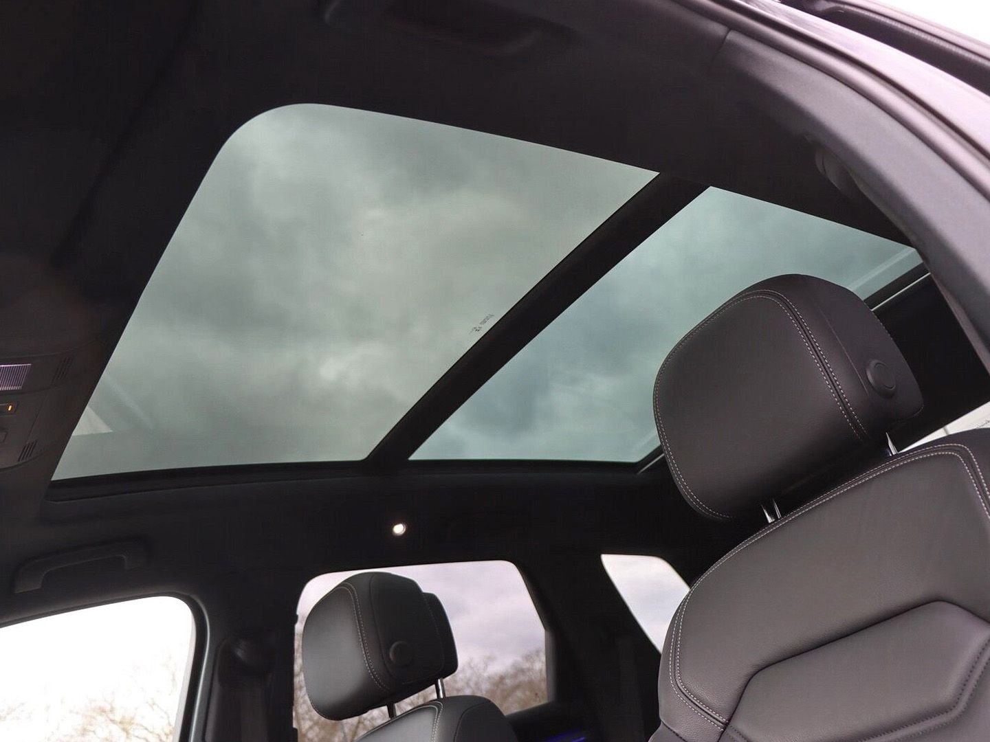 Volkswagen Touareg R-Line 4MOTION 3.0 V6 TDI SCR PANO/AHK/D foto 12