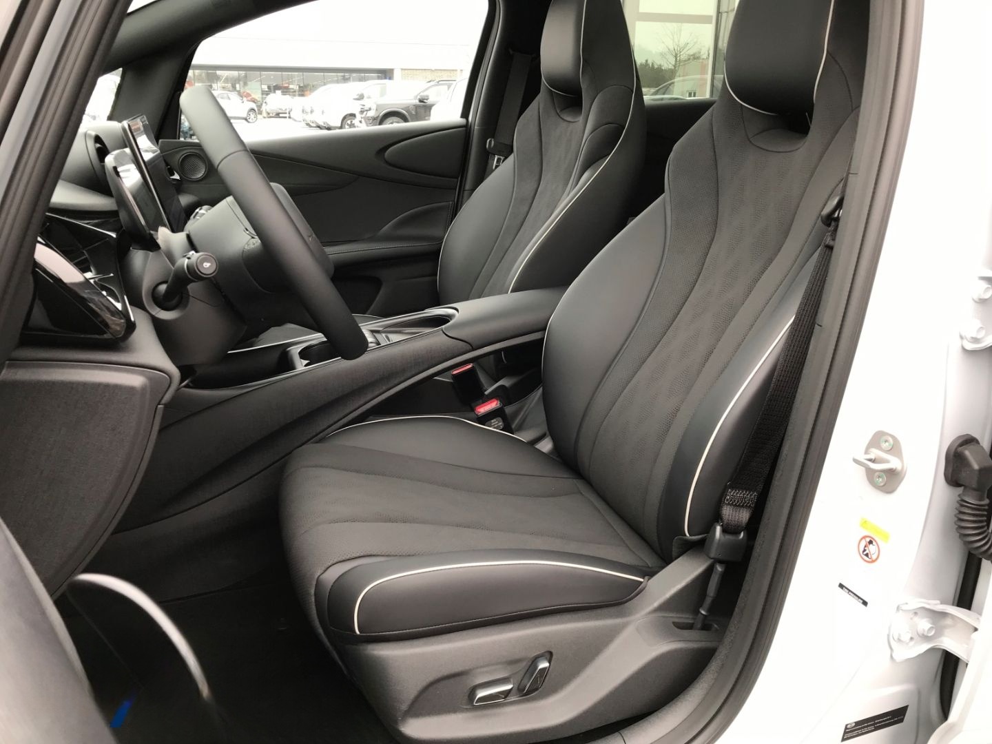 BYD Dolphin 150 kW Design LED ACC NAVI SHZ PANO foto 9