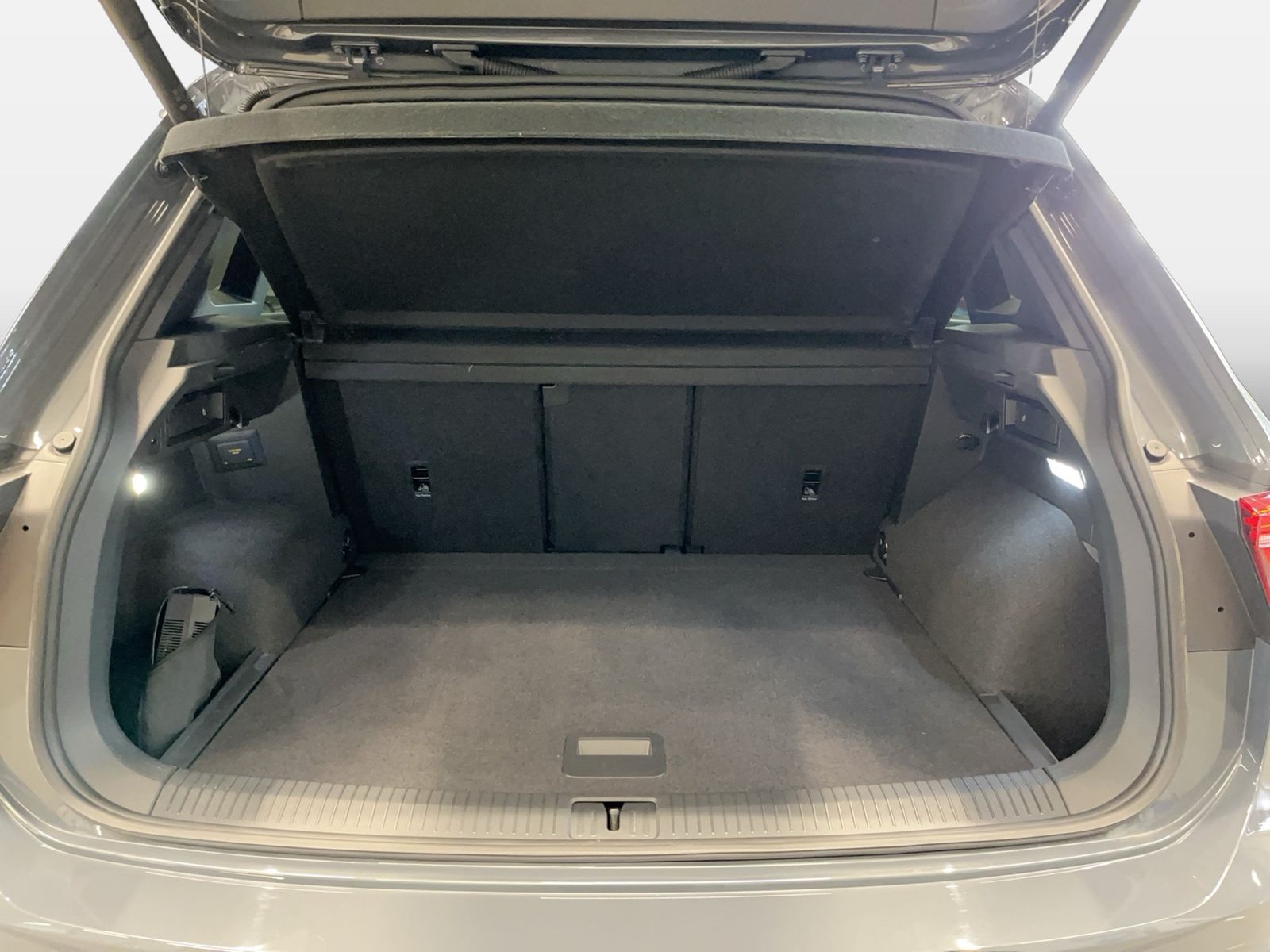 Volkswagen Tiguan R 2.0 TSI DSG 4M. ACC AHK AUT Kam. LED foto 12