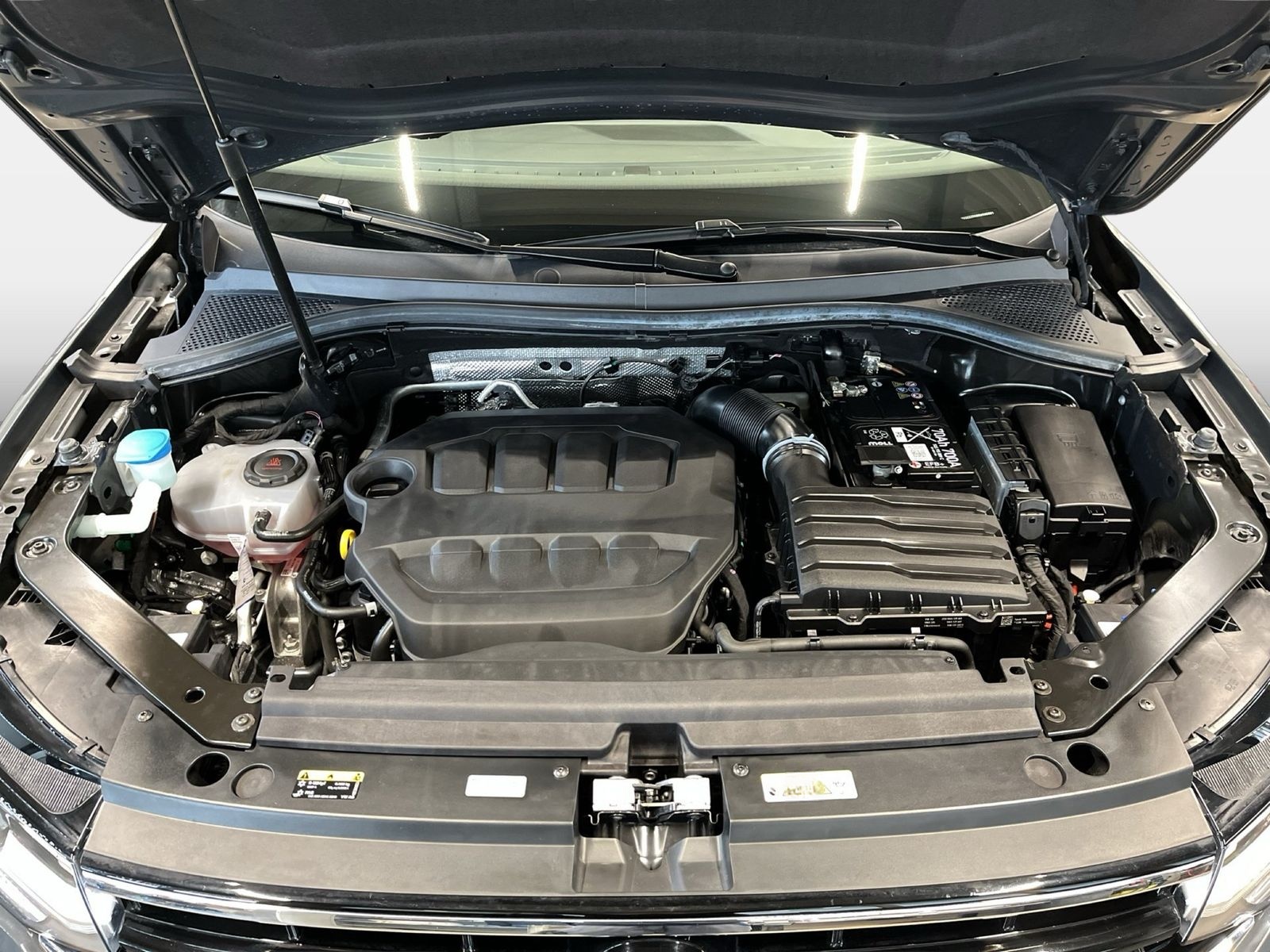 Volkswagen Tiguan R 2.0 TSI DSG 4M. ACC AHK AUT Kam. LED foto 19