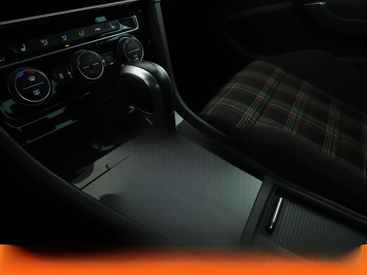 Volkswagen Golf VII 2.0 TSI GTI Performance BM Aut.*NAVI* foto 29