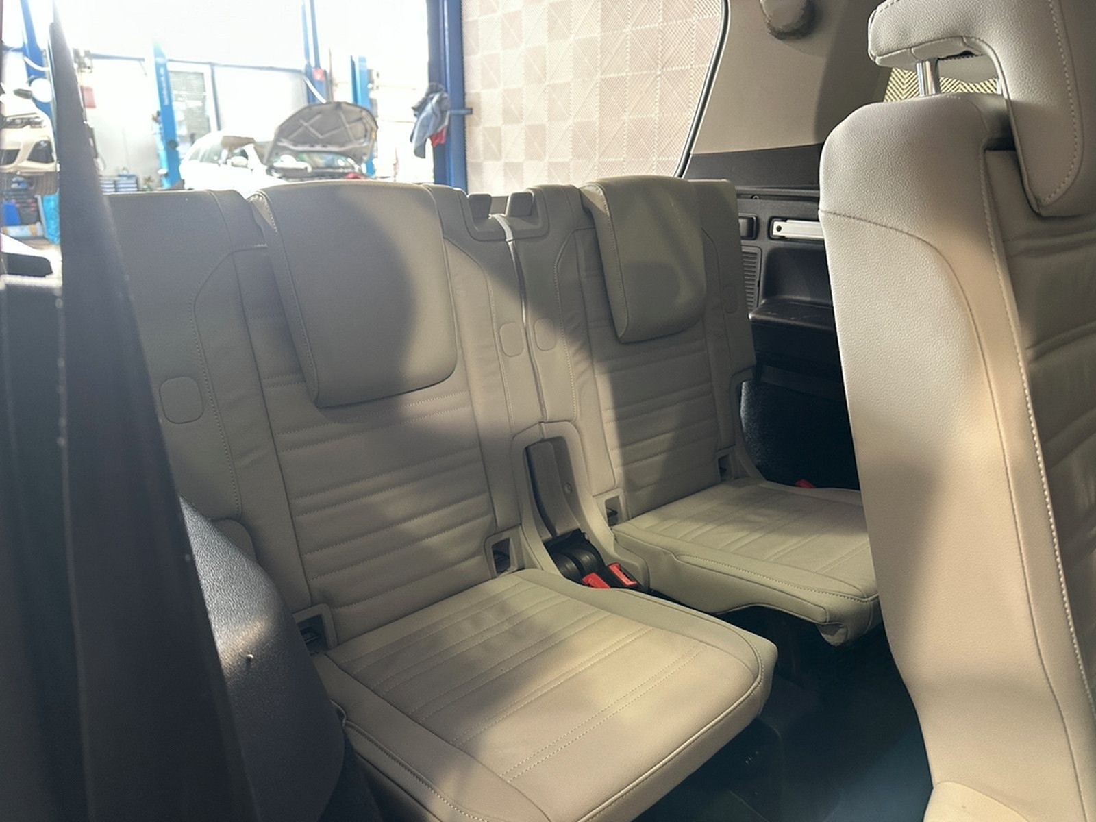 Volkswagen Touran 1.5 TSI*HIGHLINE*LED-7.STZ-PANO-AHK-ACC foto 17