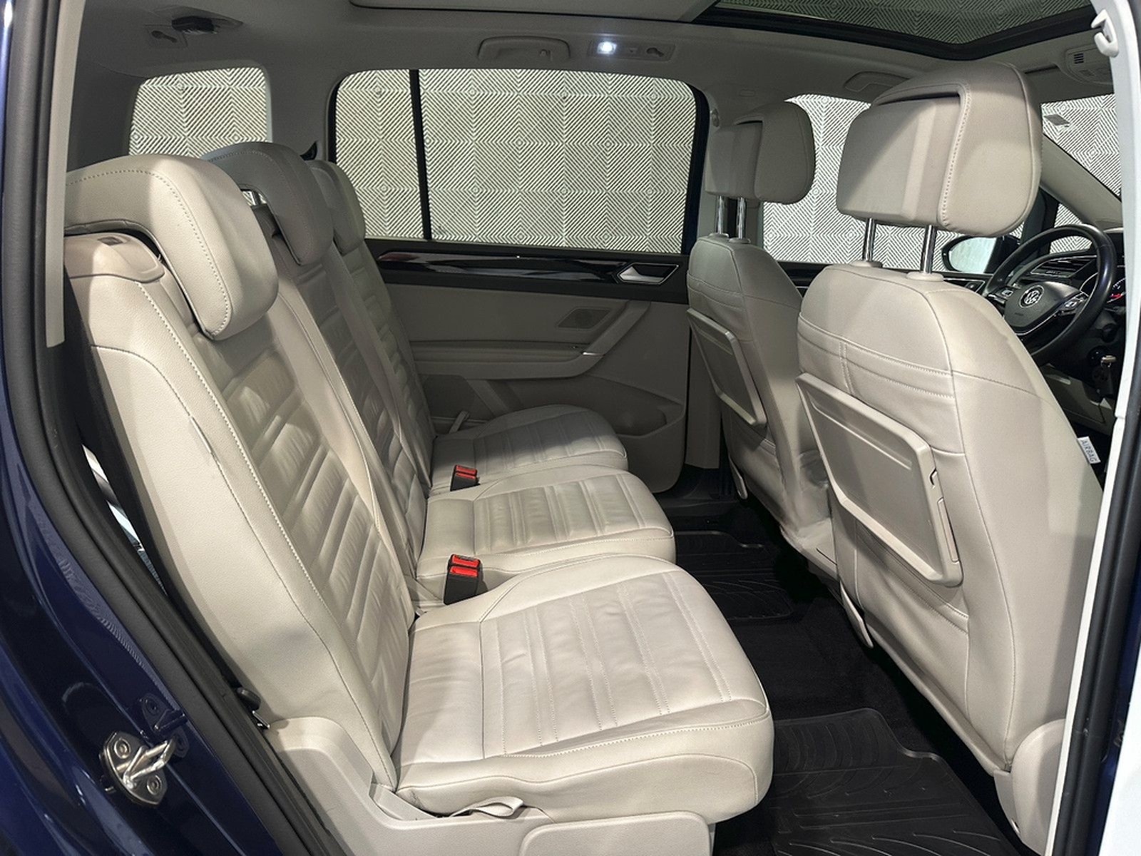 Volkswagen Touran 1.5 TSI*HIGHLINE*LED-7.STZ-PANO-AHK-ACC foto 18
