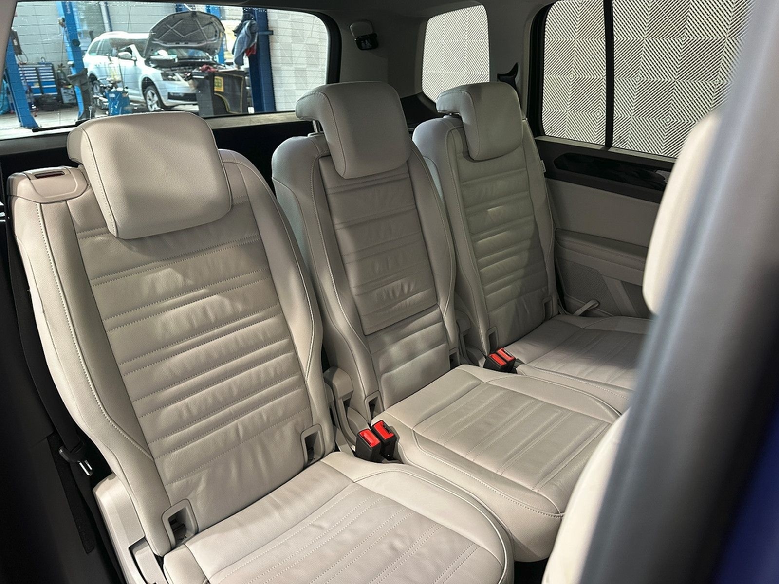 Volkswagen Touran 1.5 TSI*HIGHLINE*LED-7.STZ-PANO-AHK-ACC foto 20