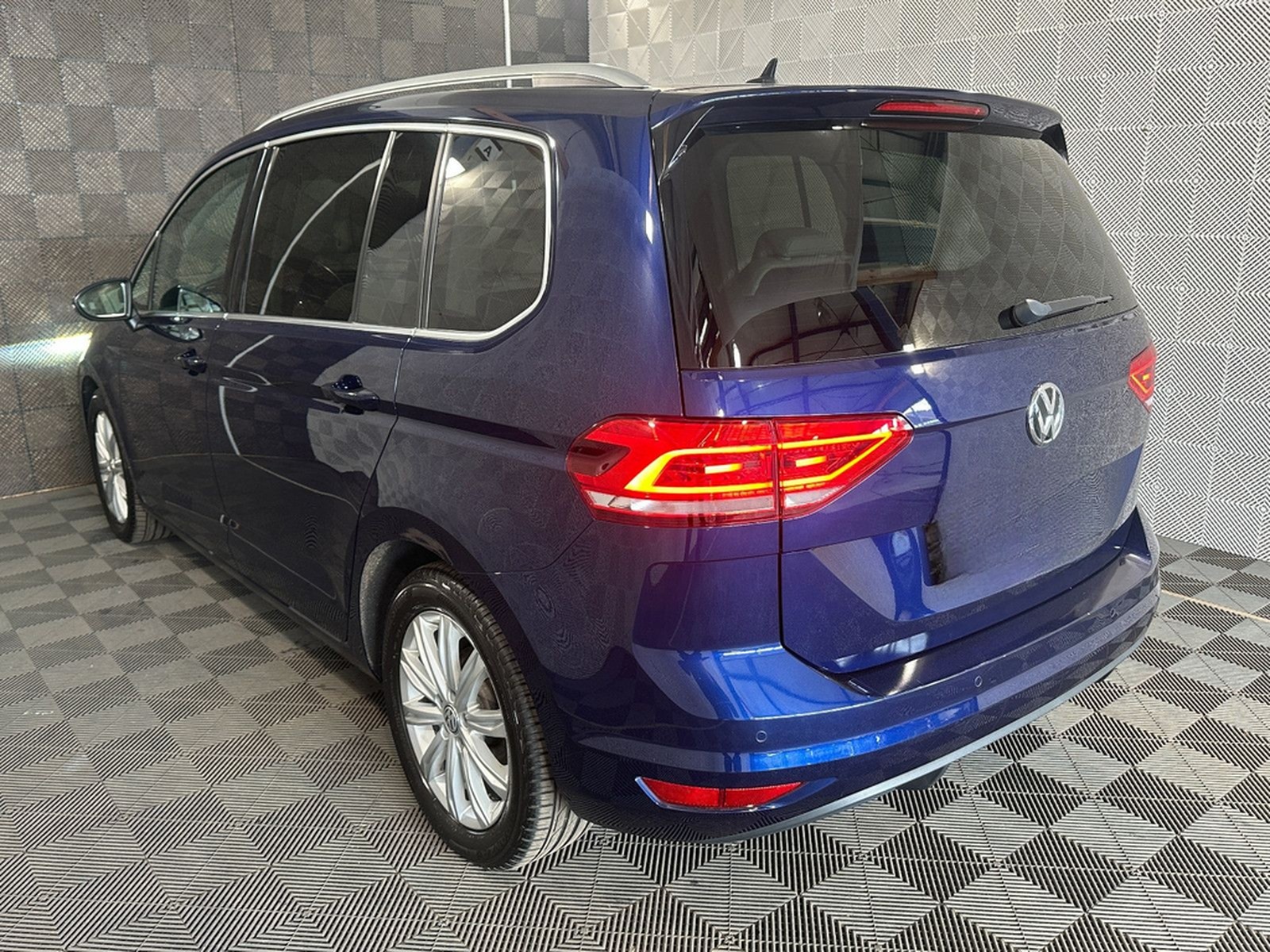 Volkswagen Touran 1.5 TSI*HIGHLINE*LED-7.STZ-PANO-AHK-ACC foto 3
