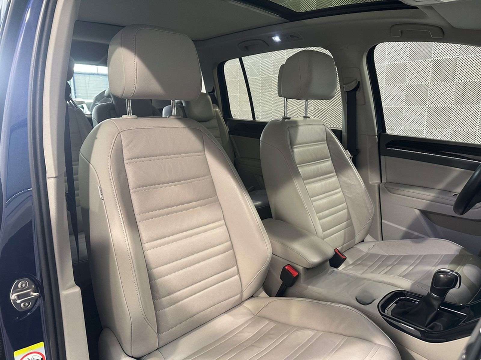 Volkswagen Touran 1.5 TSI*HIGHLINE*LED-7.STZ-PANO-AHK-ACC foto 23