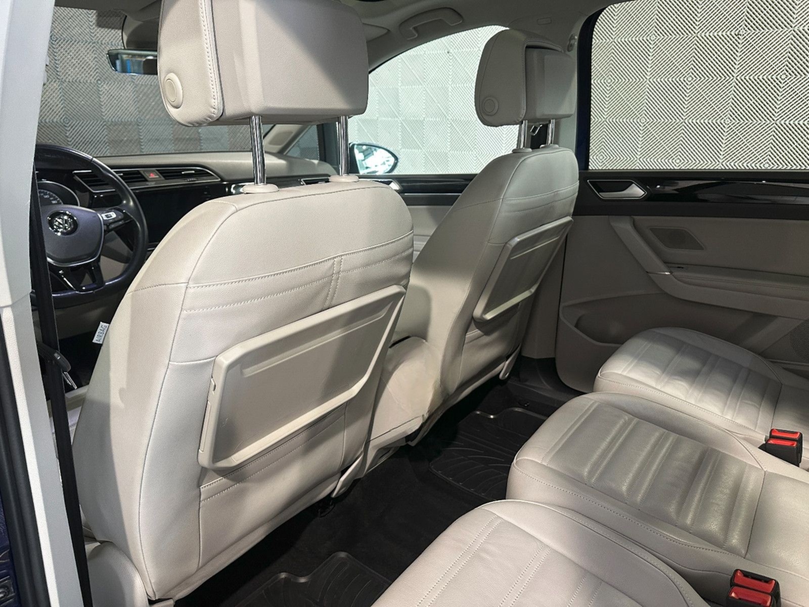 Volkswagen Touran 1.5 TSI*HIGHLINE*LED-7.STZ-PANO-AHK-ACC foto 30