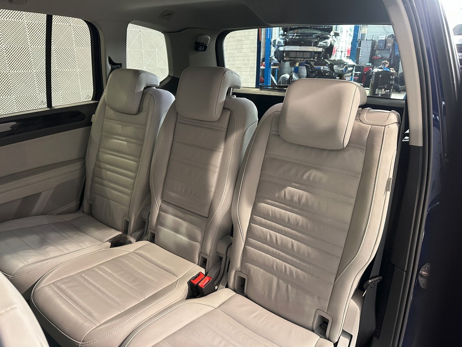 Volkswagen Touran 1.5 TSI*HIGHLINE*LED-7.STZ-PANO-AHK-ACC foto 31