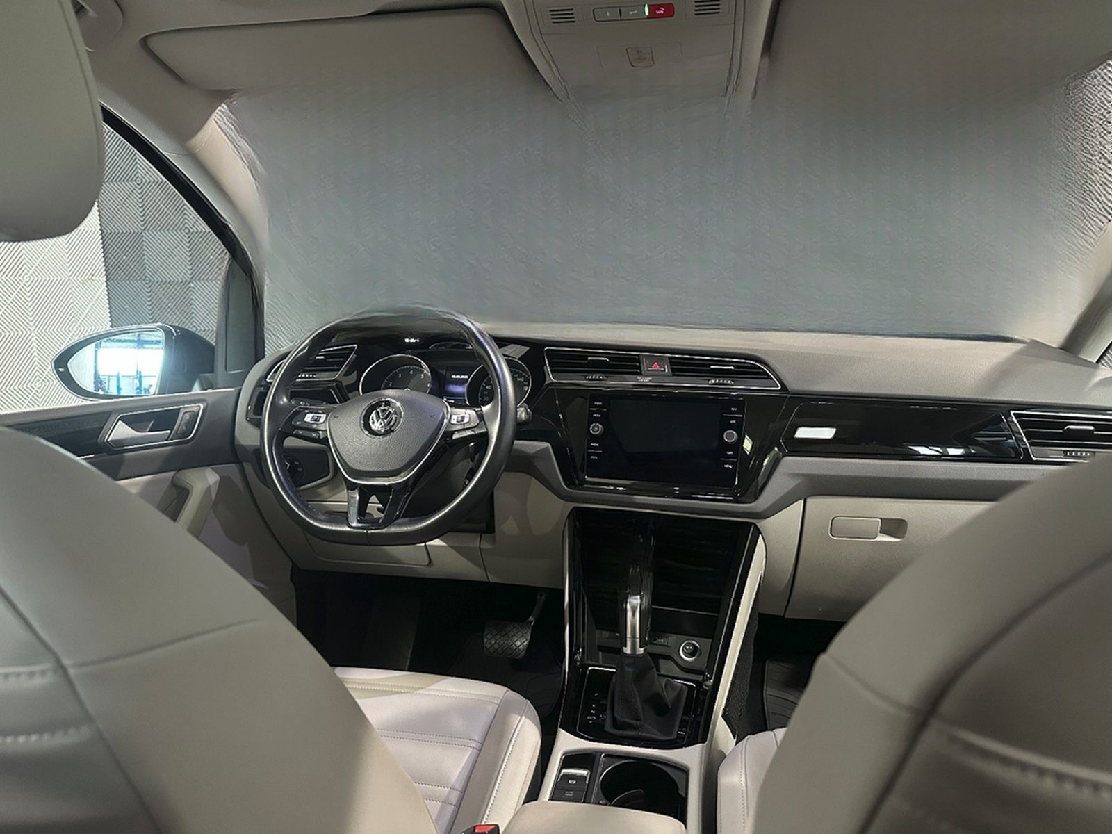 Volkswagen Touran 1.5 TSI*HIGHLINE*LED-7.STZ-PANO-AHK-ACC foto 33