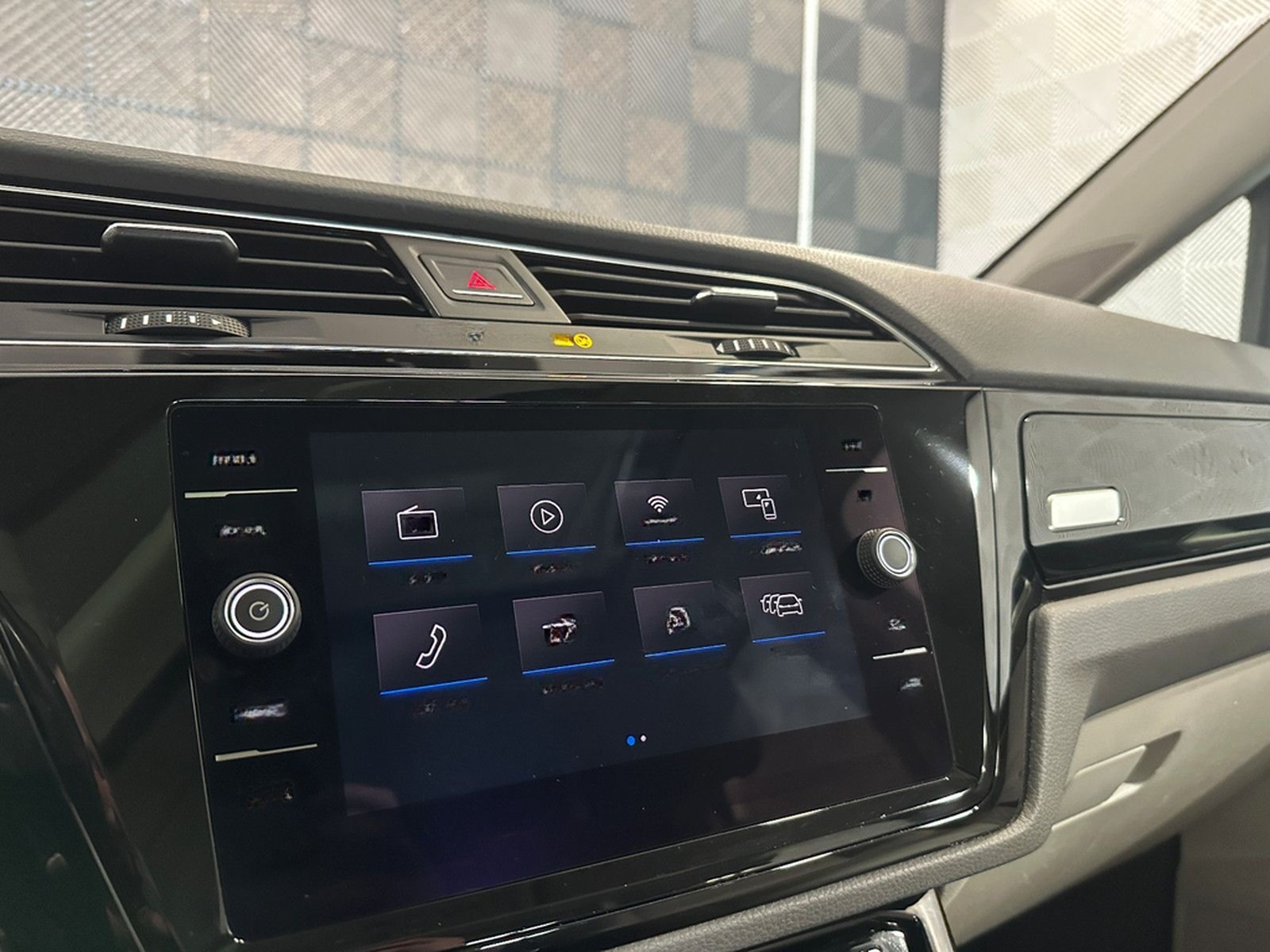 Volkswagen Touran 1.5 TSI*HIGHLINE*LED-7.STZ-PANO-AHK-ACC foto 39