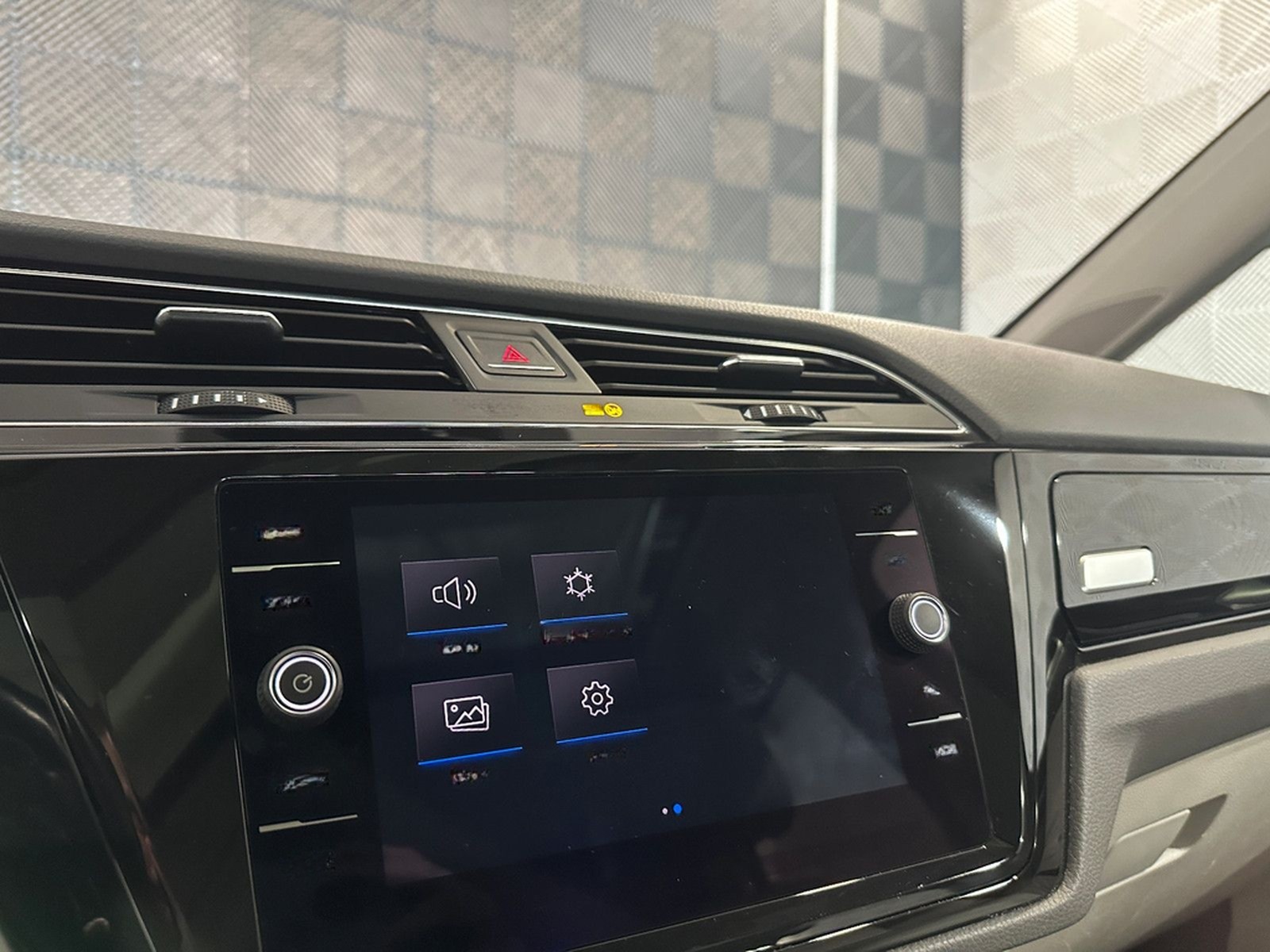 Volkswagen Touran 1.5 TSI*HIGHLINE*LED-7.STZ-PANO-AHK-ACC foto 40