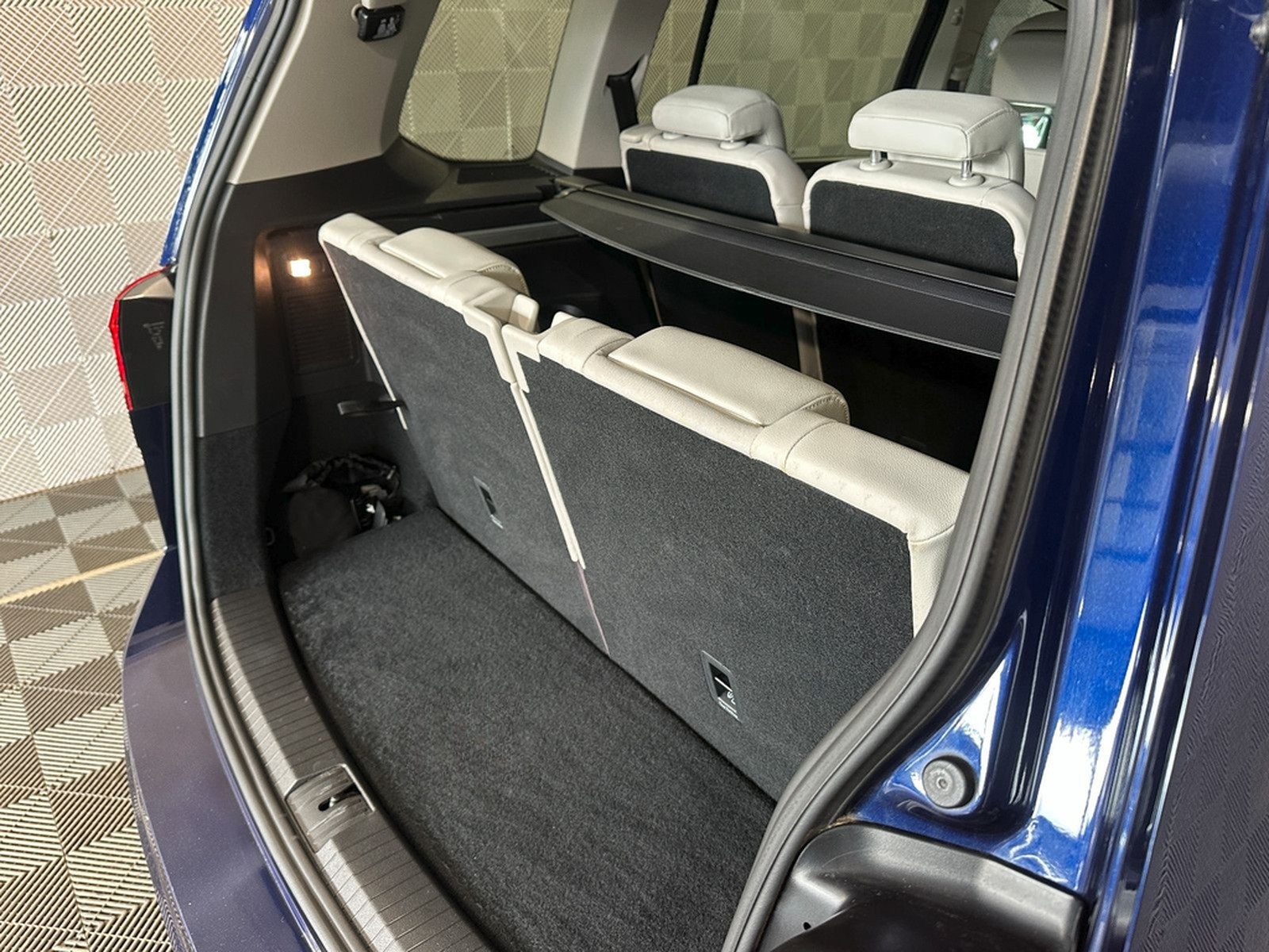 Volkswagen Touran 1.5 TSI*HIGHLINE*LED-7.STZ-PANO-AHK-ACC foto 6