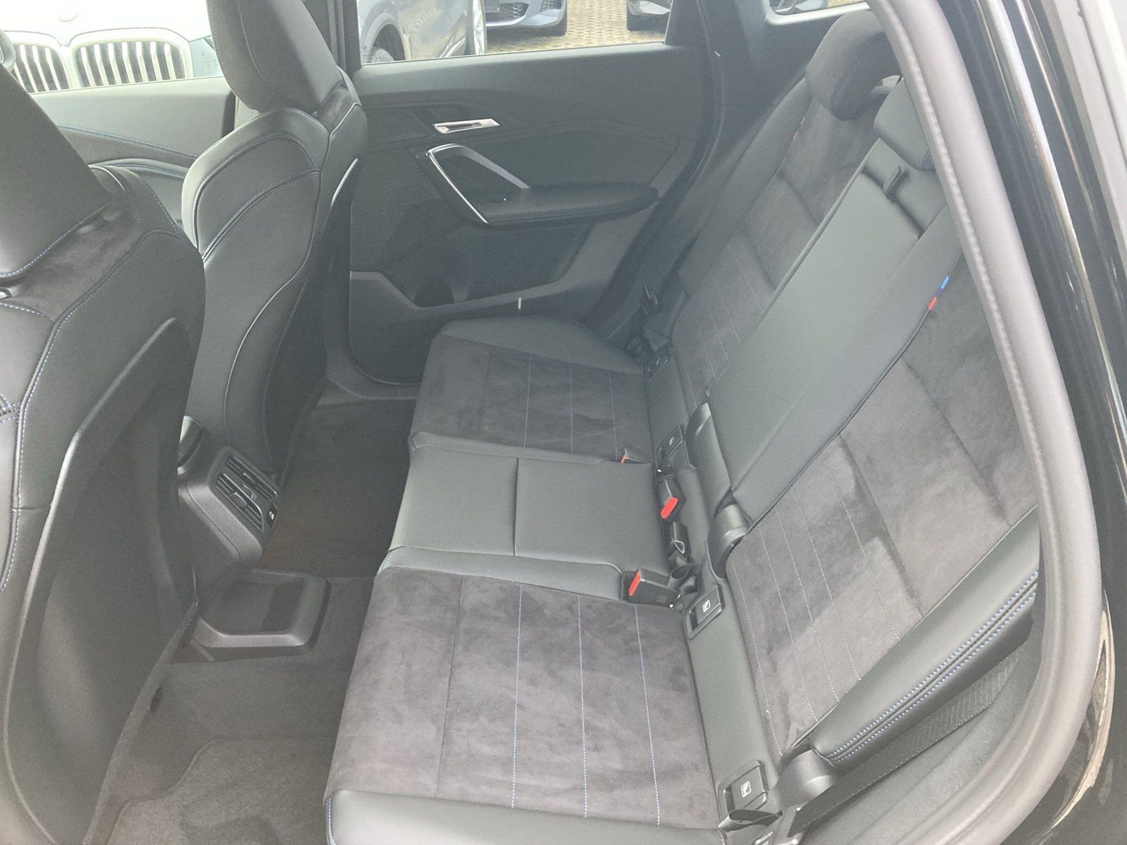 BMW X1 sDrive18i M Sportpaket DAB LED Komfortzg. foto 12