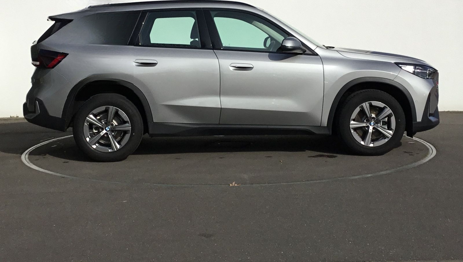 BMW X1 sDrive20i KAMERA+AHK+LM17+SITZHZ+LED foto 6