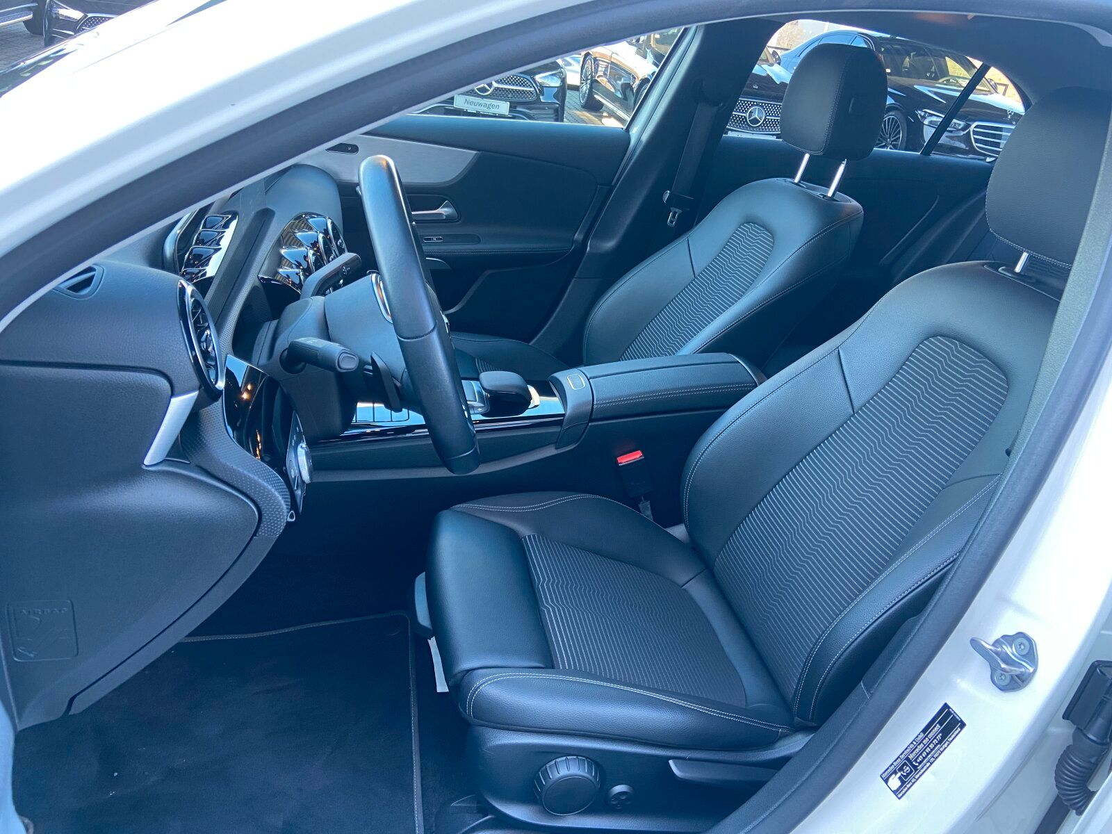Mercedes-Benz A 200 Widescreen+AHK+Automatik+LED+Kamera+CarPl+ foto 11