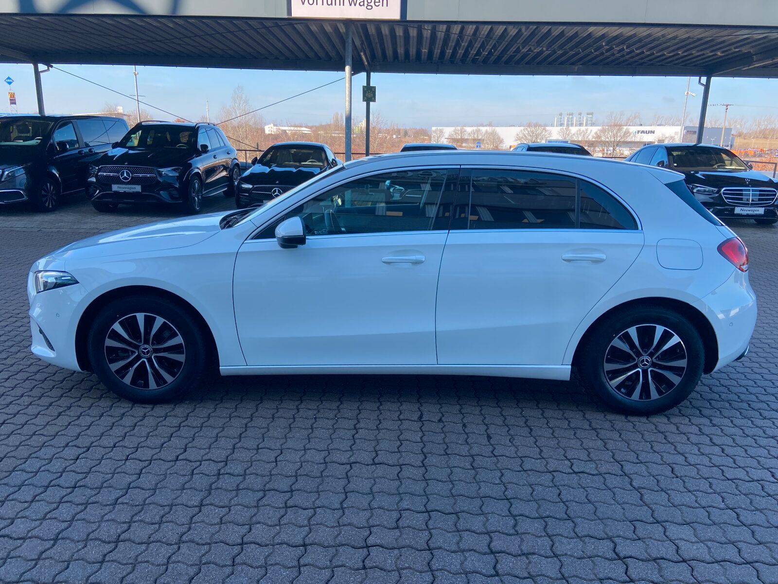 Mercedes-Benz A 200 Widescreen+AHK+Automatik+LED+Kamera+CarPl+ foto 9