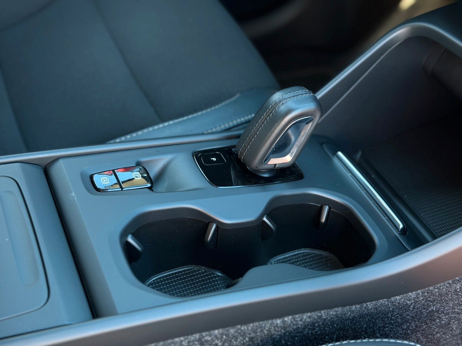 Volvo XC 40 Momentum Pro AWD CAM/SHZ/ACC foto 23