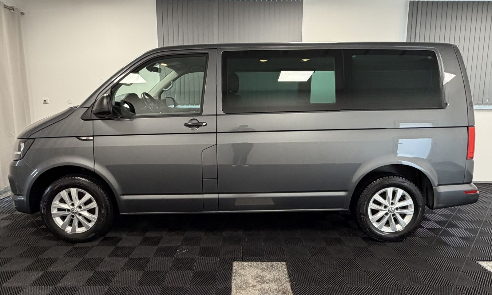 Volkswagen T6 Multivan 2.0 TDI 150PS DSG 7-Sitze Navi AHK foto 4