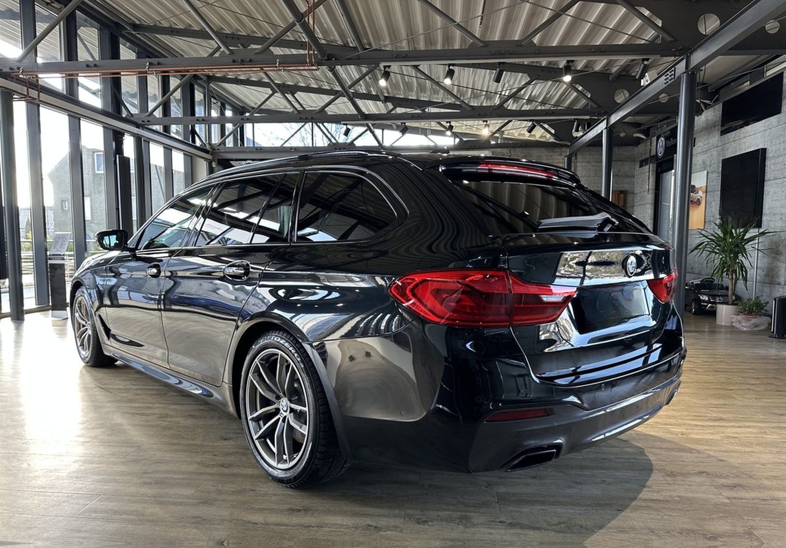 BMW 530 i Touring M Sport*PANO*HEADUP*LED*NAVI*ACC foto 4