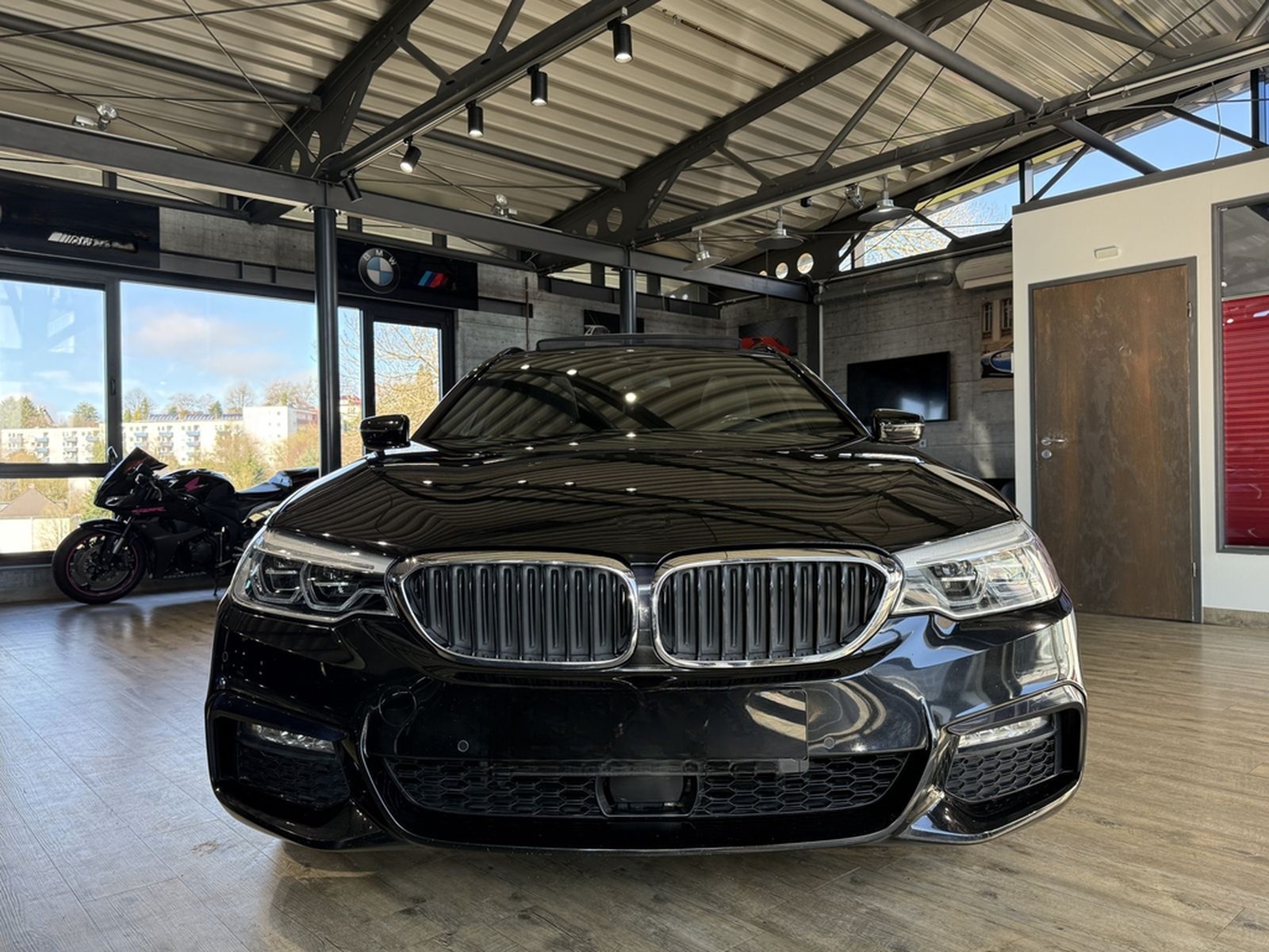 BMW 530 i Touring M Sport*PANO*HEADUP*LED*NAVI*ACC foto 9