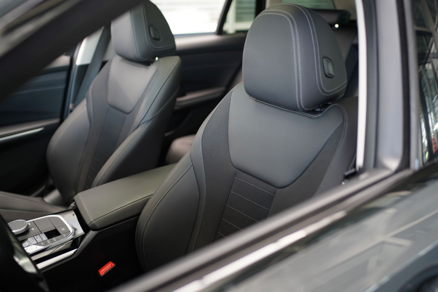 BMW 320iA+Komfortzug. +DrivingAssist+PanoramaGlasdac foto 4