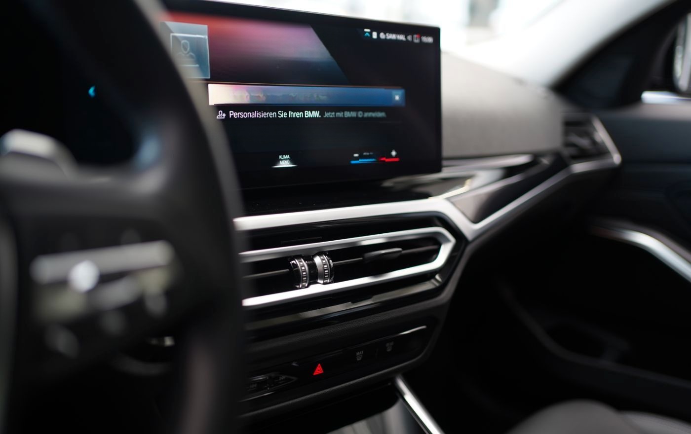 BMW 320iA+Komfortzug. +DrivingAssist+PanoramaGlasdac foto 9
