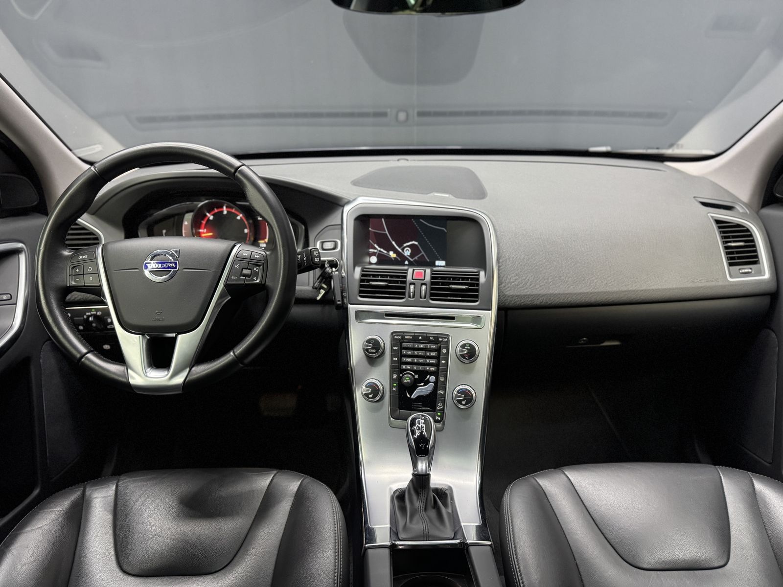 Volvo XC60 Summum AWD*PANO*3JGarantie*AHK*NAVI* foto 9