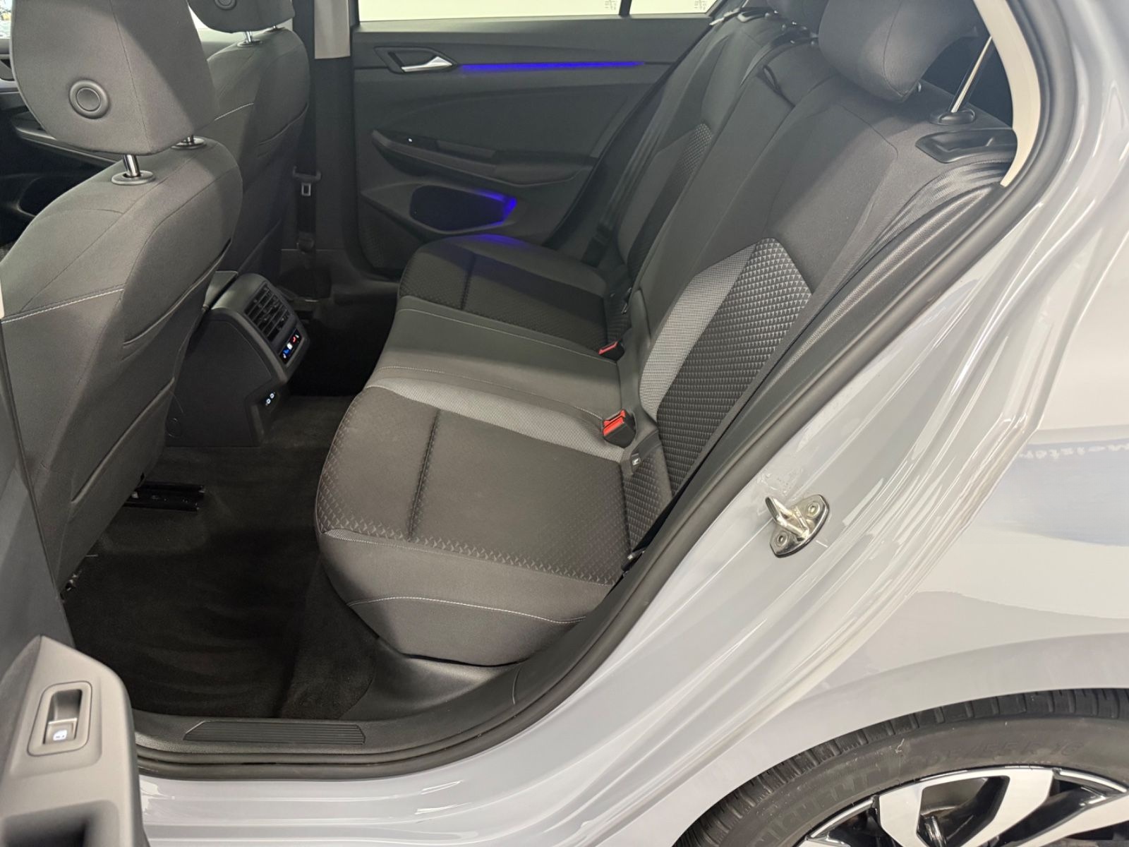 Volkswagen Golf VIII Lim. 2.0 TDI DSG ACC DAB Kamera Virtu foto 14