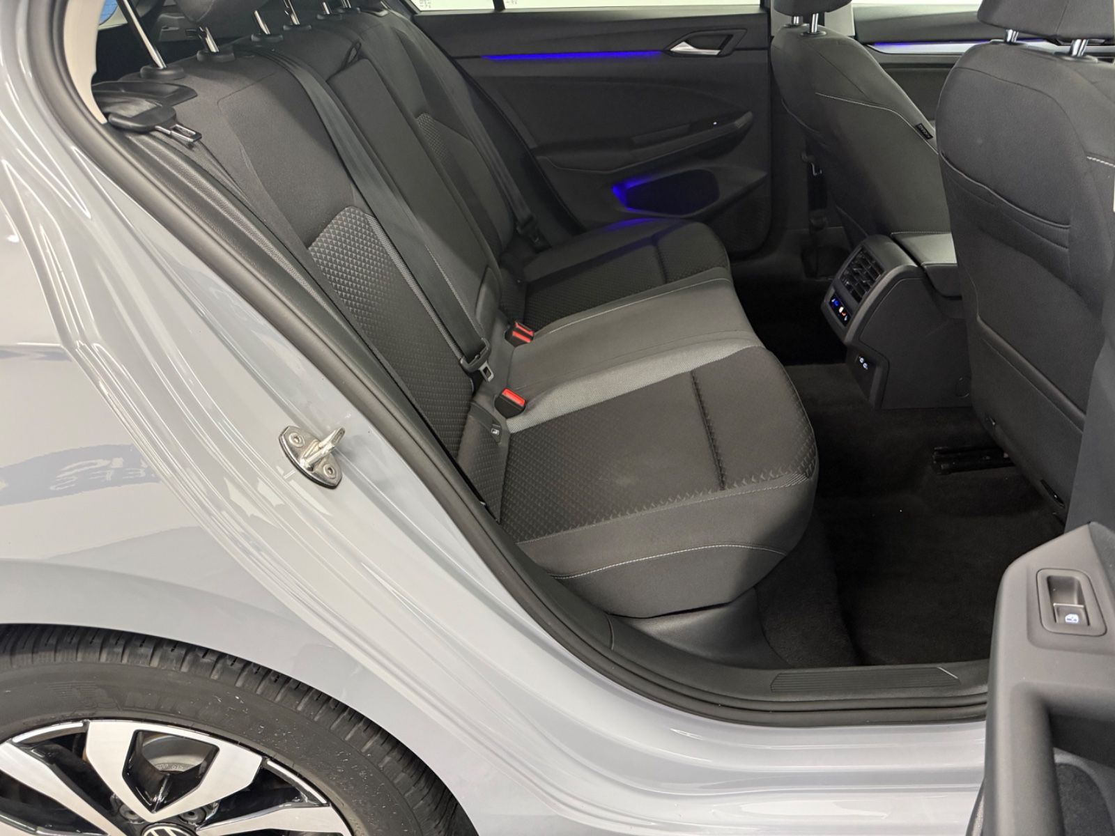 Volkswagen Golf VIII Lim. 2.0 TDI DSG ACC DAB Kamera Virtu foto 15