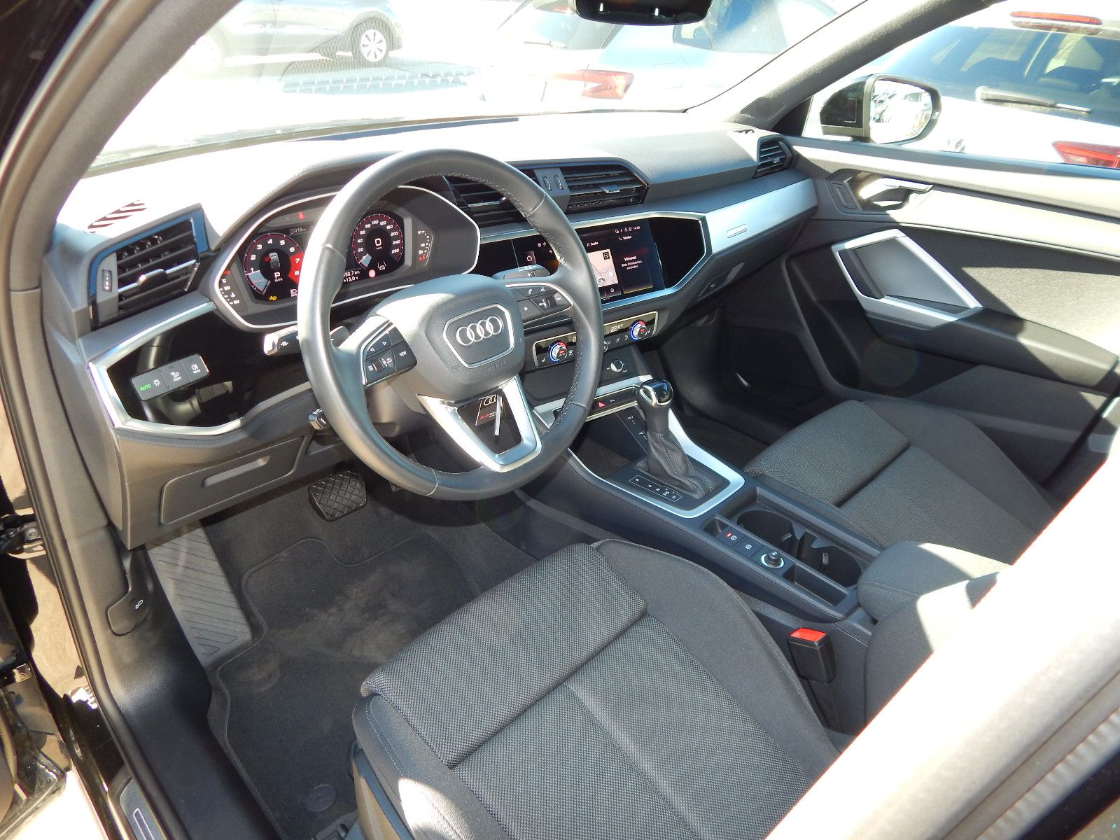 Audi Q3 Sportback 45 TFSI quattro S line All-Black foto 8