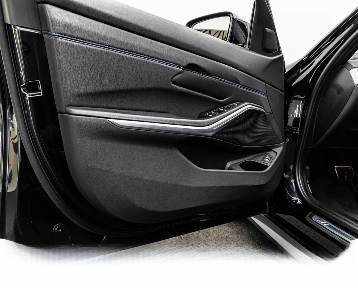 BMW 330i TOURING M SPORT SHADOW/LASER/ACC/HuD/KAMERA foto 14