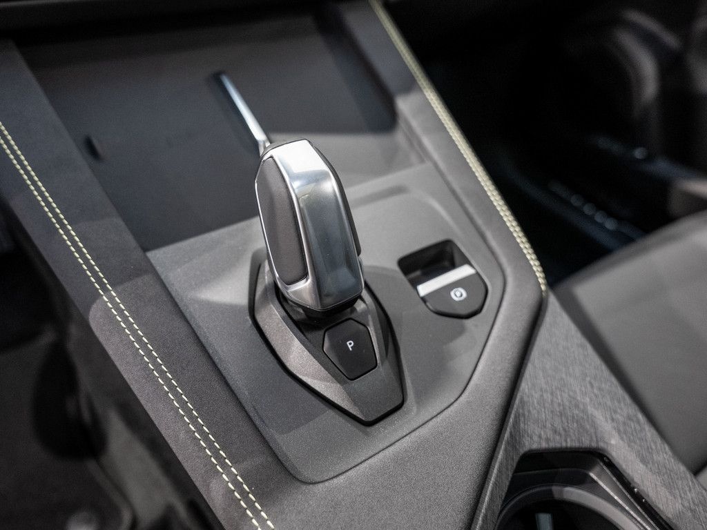 Lynk&Co 01 More PDC SHZ KAMERA NAVI W-LAN ACC LED PANO foto 16