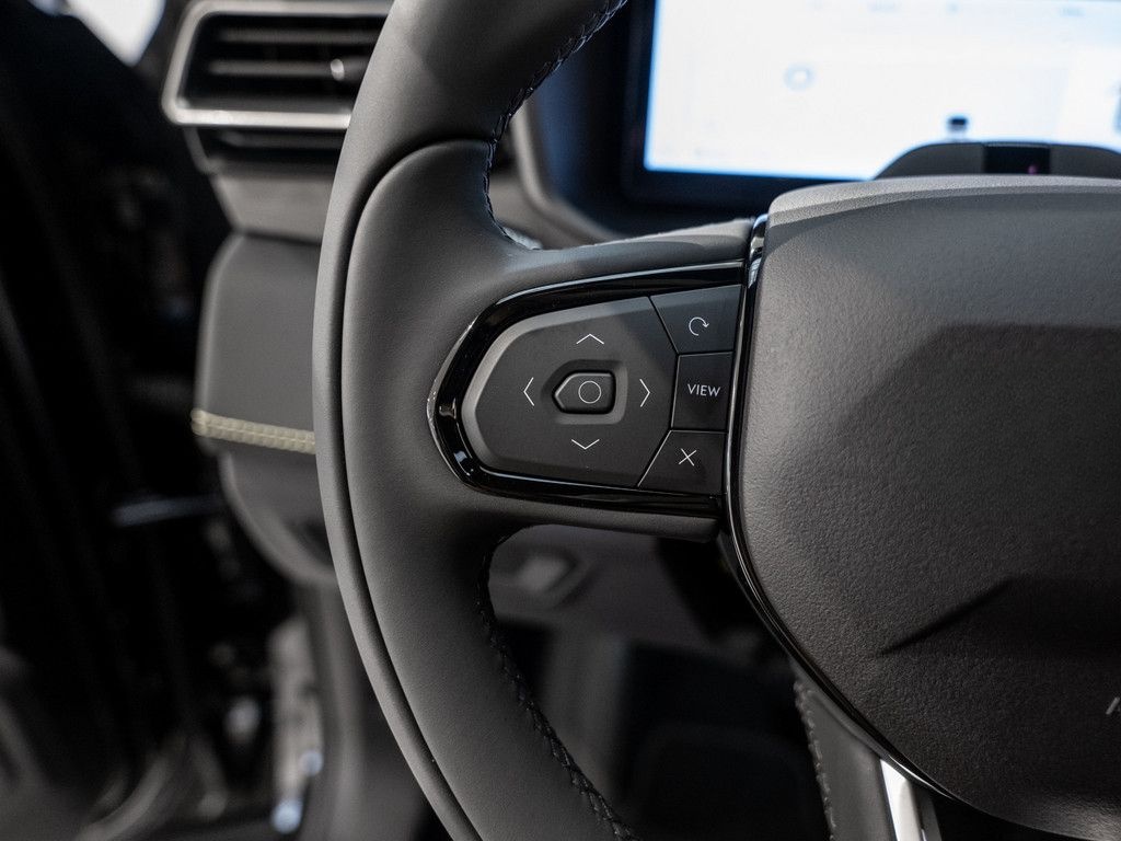 Lynk&Co 01 More PDC SHZ KAMERA NAVI W-LAN ACC LED PANO foto 18