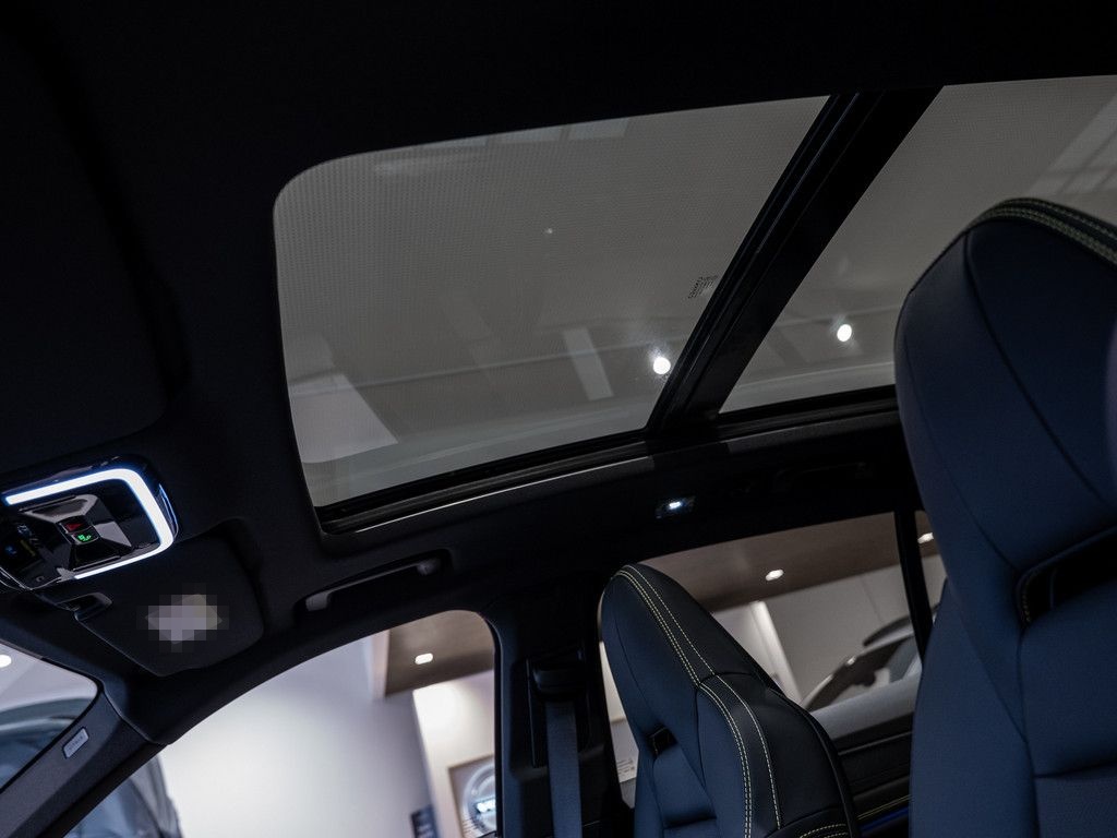 Lynk&Co 01 More PDC SHZ KAMERA NAVI W-LAN ACC LED PANO foto 20